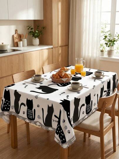 Toalha de mesa redonda branca e preta com estampa fofa de gato e pata, estilo cottagecore, feita de poliéster resistente a manchas e à prova d'água, com borda ondulada. Ideal para amantes de gatos, perfeita para chá da tarde, decoração do dia a dia e como item essencial para cozinha e casa. Perfeita para decoração de casamentos, centros de mesa, ambientes e até mesmo para um toque vintage em um chá de bebê.