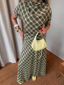 2026春夏新款时尚法式优雅复古高领经典格纹短袖上衣搭配高腰A字中长裙两件套，适合日常通勤、约会、下午茶、复活节、国王节、母亲节、派对、海滩、Y2K音乐节等场合。 - 彩色 - 查看 5