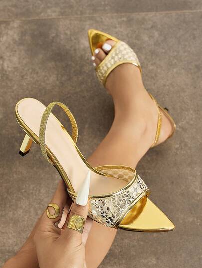 女士高跟鞋，适合春夏夜店、派对、婚礼、户外活动等场合。时尚高端的独特猫跟，尖头设计，闪亮柔软的金属质感PU材质，透气网布，单带设计，性感优雅的踝带。舒适百搭，适合各种正式场合。金色，可搭配女士正装和凉鞋。