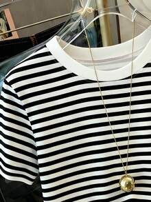 经典黑白条纹优雅百搭休闲圆领短袖T恤，适合通勤、夏季、度假、海滩等场合。 - 黑色 - 查看 2