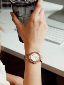 Guess Đồng hồ nữ W1152L3, mặt tròn màu bạc, dây đeo lưới màu vàng hồng, kiểu dáng thường ngày, phù hợp để đeo hàng ngày, quà tặng cho cặp đôi. - Hoa hồng vàng - Xem 3