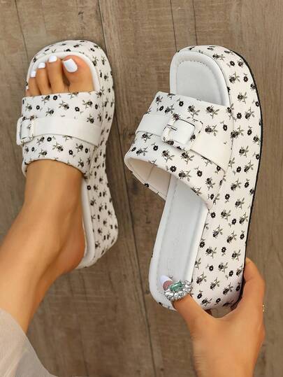 2025 New Women's Fashion Minimalist Comfortable Personalized Simple Black Fabric Thick Bottom Platform Sandals