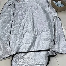 汽车挡风玻璃防雪防晒罩：冬季防雪防霜，夏季防晒，快速除雪。反光条设计，全覆盖，配有绑带和磁性牛津布，适用于轿车和SUV，汽车保护工具。 - A - 查看 2