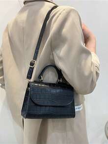 纯色PU皮革拼接蝴蝶结设计翻盖方形斜挎包，适合女性日常通勤、购物、旅行、聚会、闺蜜之夜、节日庆典、生日礼物及派对等场合。 - 黑色 - 查看 4