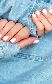 COSMI MILANO One Piece 8ml Effect Nail Polish With Moisturizing And Nourishing Treatment For Nails And A Professional Salon Gloss Finish. With A Glossy Glass Effect, Natural Transparent Gel, Long-Lasting, Quick-Drying For Elegant And Professional Nail Care. - BIANCO PERLATO 203 - 查看 2