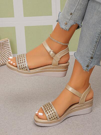 Giày sandal đế xuồng màu vàng đơn giản dành cho nữ, thời trang và thanh lịch, thoải mái và đa năng, phù hợp cho cả đi hàng ngày và các hoạt động ngoài trời vào mùa hè.
