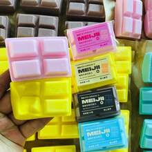 4槽巧克力慢回弹牛奶香味挤压玩具，MEIJII巧克力慢回弹挤压玩具，PU软湿慢粘逼真PU巧克力慢回弹手指玩具礼品，（随机包装）柔软粘稠的质地带来放松体验。按压时轻柔回弹，缓解压力。采用逼真的面包和蛋糕造型。 - 彩色 - 查看 9