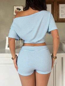Set de 2 piezas con top de manga corta con hombro asimétrico y rayas, y shorts de talle bajo para mujer, para primavera/verano - Celeste - Ver 2