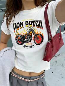 T-shirt court femme style années 2000, dévoilant le ventre et orné d'un imprimé chopper American Heritage avec flammes. Sa coupe courte décontractée et son look motard affirmé en font un vêtement idéal au quotidien et en streetwear. - Blanc - Voir 1