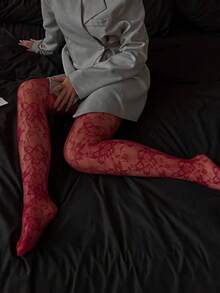 Quần tất ren hoa màu đỏ tía dành cho nữ, quần tất lưới xuyên thấu họa tiết gợi cảm màu đỏ. - Màu Đỏ Sâu - Xem 3