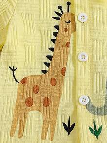 2 piezas Conjunto de camisa y pantalones cortos con estampado de dibujos animados lindos y texturizados para niño pequeño, moda callejera para niños - Amarillo - Ver 8