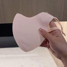 Khẩu trang đi xe đạp chống gió dễ thương, thích hợp để bảo vệ da khỏi ánh nắng mặt trời mùa hè. Đây là khẩu trang 3D nhẹ, có khả năng chống tia UV, thoáng khí và ngăn chặn tia cực tím, rất phù hợp cho các bạn nữ đeo khi tham gia các hoạt động ngoài trời vào mùa hè. - nhiều màu - Xem 5