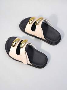 1 Pair Kids' Off-White + Metal Water Drop Buckle + Double Strap Faux Leather Patchwork Non-Slip Durable Comfortable Open Toe Thick Sole Minimalist Luxury Slides, Suitable For Work/Casual Wear - Apricot - View 3