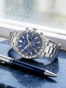 Guess 男士圆形多功能石英表，海军蓝表盘，带夜光刻度、日期显示、3个小表盘、红色装饰圈、测速刻度、固定表圈、拉丝不锈钢表壳、实心链节表带，赛车运动都市风格礼品 - 銀色 - 查看 4