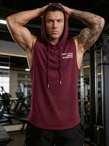 “相信你的内在力量”标语印花连帽背心，男士休闲无袖健身衫，美式运动风格 - 酒紅色 - 查看 3