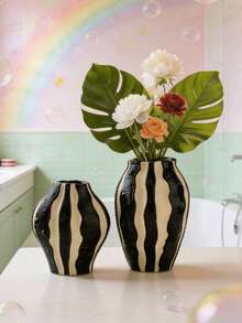 Bohemian Style Black & White Striped Vase With Imitation Ceramic Texture, Modern Small Flower Vase, Suitable For Inserting Reeds, Home Decor For Living Room, Coffee Table Or Bookshelf, Also A Great Gift, Bohemian Style Vase, Ribbed Texture Vase, Vase Decor - A - View 1