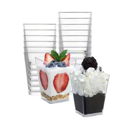 50 Stück quadratische Dessertbecher - transparente Kunststoff Pudding Becher, wiederverwendbar, ideal für Joghurt, Obst, Mousse und Mini-Desserts - elegante Servierungslösung für Veranstaltungen und den täglichen Gebrauch
