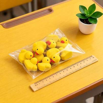 5/10个可爱黄色小鸭橡皮擦 - 柔软可爱，眼睛生动，是理想的桌面装饰品，也适合办公和学习用品，可用于书写和绘画。