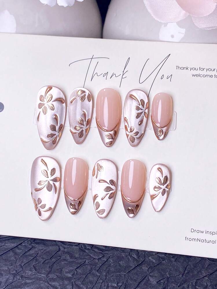 Bộ 10 miếng dán móng tay thủ công, móng giả, móng mùa hè, móng ngắn, miếng dán móng acrylic, bộ dán móng, phong cách Y2K, móng màu nude, móng vàng hồng, hình dán mắt mèo lấp lánh, họa tiết hoa vàng hồng vẽ tay và đầu móng kiểu Pháp màu vàng kim loại. Phong cách sang trọng, thanh lịch, phù hợp cho phụ nữ và các cô gái sử dụng trong đám cưới, tiệc tùng và hẹn hò. - Rượu sâm banh - Xem 12