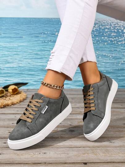 新款加大码灰色休闲运动鞋，平底时尚学生鞋，百搭系带运动鞋，舒适运动鞋（鞋码偏小，建议选购大一码）