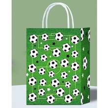 Sacola de presente com tema de futebol, ideal para: festa de aniversário com tema de futebol, festa para assistir à Copa do Mundo/Eurocopa, formatura, festas de fim de ano, eventos esportivos escolares, atividades de integração de equipe, premiações estudantis e atividades de clubes esportivos. - A - Ver 11