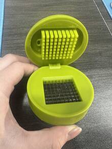 1 cái Máy ép/băm tỏi cầm tay loại nặng - Máy ép/băm tỏi cầm tay này có tấm băm dễ vệ sinh, thiết kế nhỏ gọn, cầm tay bằng nhựa. Máy có thể nghiền tép tỏi (không băm nhỏ) và có thể rửa bằng máy rửa chén. Dụng cụ chế biến tỏi đa năng này kết hợp chức năng ép và băm tỏi, thích hợp cho nấu ăn tại nhà, làm bánh và làm gia vị. - Nhiều màu - Xem 12