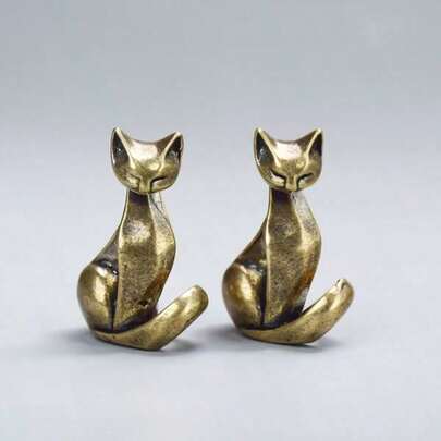 1pc Vintage Brass Minimalist Smooth Cat Figurine, Desktop Tea Pet Decoration, Creative Cute Animal Shaped Small Gift