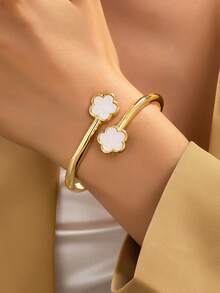 1pc Fashion Classic Lucky Clover Zinc Alloy Acrylic Bracelet, Suitable For Daily Wear, Dates, Formal Occasions, Elegant Ladies Accessory, Couple Gift (No Gift Box) - White - View 1
