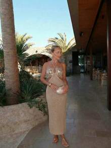 Vestido de mujer minimalista y elegante de cuello halter, estilo casual y chic, para primavera/verano y vacaciones en la playa - Camello - Ver 7