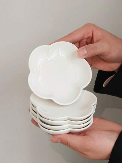 5pcs Ceramic Flower Shaped Dipping Sauce Dishes, Minimalist Solid Color Japanese Style Appetizer Plates, High Aesthetic Vinegar Soy Sauce Dishes, Home Kitchen Salad Dip Plates
