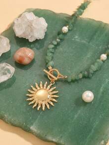 1条创意串珠项链，配金色太阳吊坠，时尚百搭的颈链，适合日常佩戴和参加派对。珠子和宝石的数量因长度而异。 - 彩色 - 查看 2