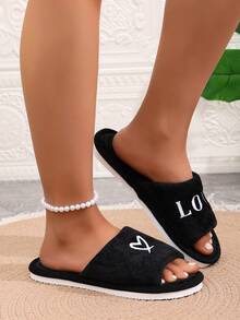 Dép đi trong nhà màu đen mềm mại, thêu họa tiết bất đối xứng, chữ LOVE và biểu tượng trái tim, đế mềm mại thân thiện với da, mang đến cảm giác ấm cúng dễ chịu. - Nhiều màu - Xem 6