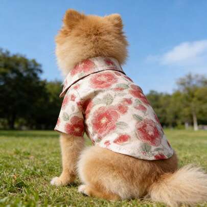 夏季宠物衬衫一件装 - 红玫瑰、蓝玫瑰印花图案，轻薄透气，适合炎热夏季；非常适合日常穿着、户外散步、海滩旅行、公园玩耍、家庭野餐、节日派对、热带主题活动和趣味拍照；为您的爱宠夏季衣橱带来清爽舒适的感受。