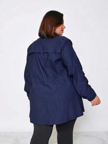 Plus Size Winter Overcoat In Bengaline Fabric With Drawstring, Zipper, And Button Closure. This Winter Parka Coat/Blouse Is Perfect For Sizes G1, G2, And G3. - 藏蓝色 - 查看 3