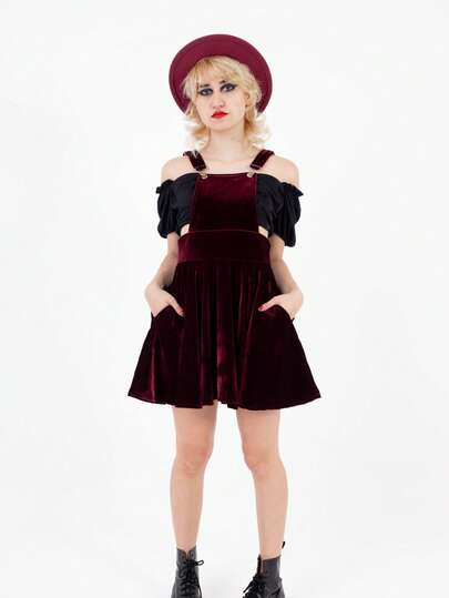 Jardineira Veludo Bordô