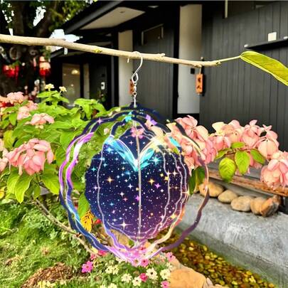 闪耀心形梦幻星空风铃，环绕着五彩缤纷的蝴蝶，3D金属旋转风铃，大号户外驱鸟器，带360°无限旋转挂钩，户外花园和露台装饰，多功能装饰，适用于花园、露台和室内空间，完美的圣诞礼物，复活节热销商品，复活节装饰品