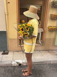 女士短袖针织开衫：高领，布质纽扣，口袋，撞色滚边 + 宽松弹力短裤。时尚舒适的两件套度假套装。春季 - 黃色 - 查看 7