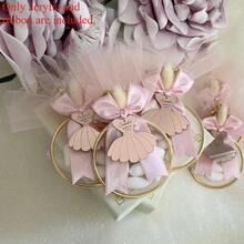 Quà tặng cá nhân hóa: Túi vải voan đựng nhẫn, Biển hiệu acrylic khắc tên theo yêu cầu, Quà tặng acrylic cá nhân hóa, Quà tặng cưới acrylic cá nhân hóa, Đồ trang trí sinh nhật acrylic, Thẻ quà tặng cá nhân hóa - Váy màu vàng hồng với ruy băng trắng - Xem 4