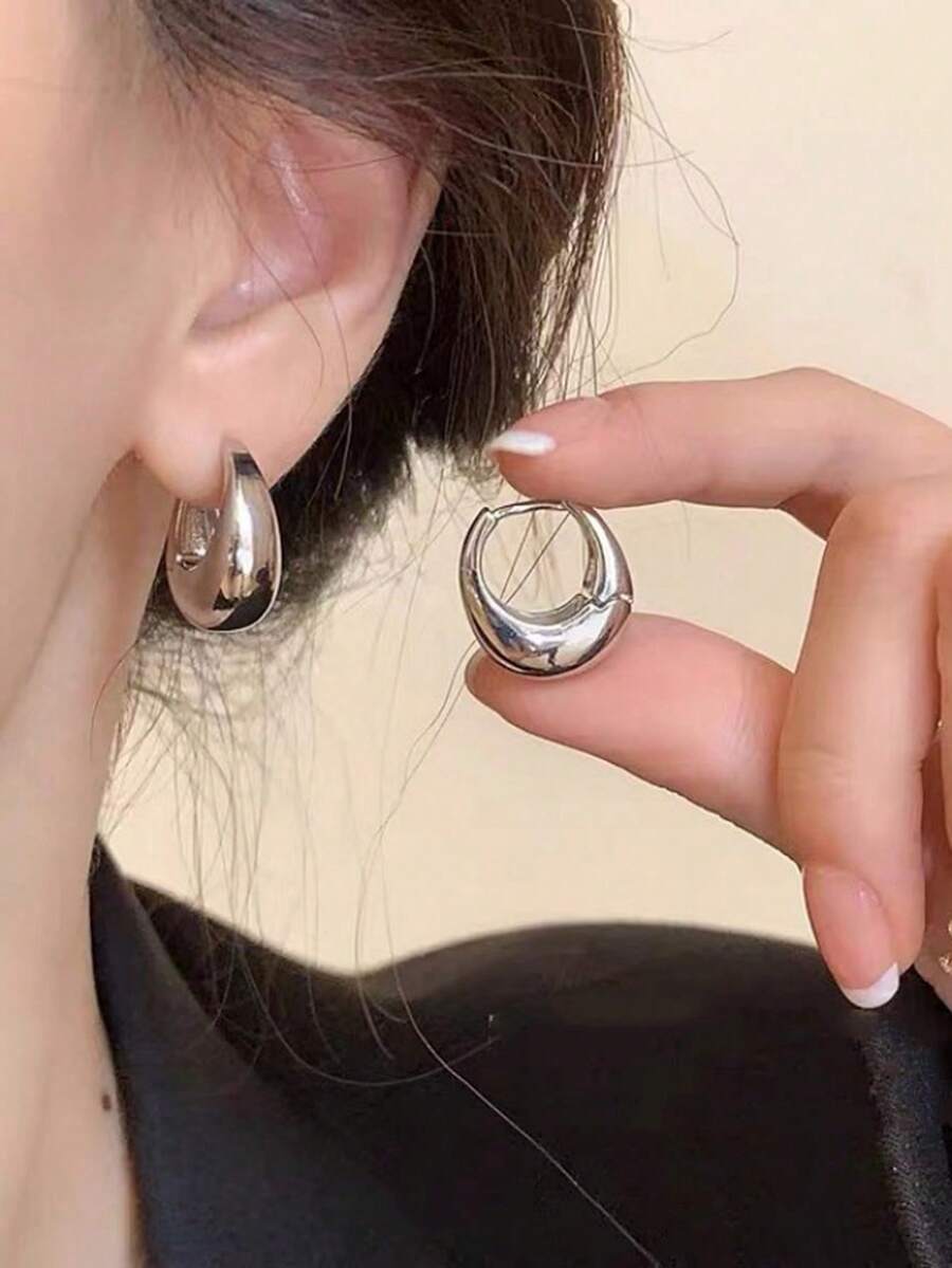 1对18K镀金铜质优雅迷人圆形耳环，厚度0.03μm - 銀色 - 查看 1