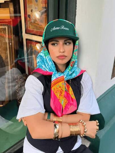 1 件女士围巾，春夏女士大图案手帕，礼品级围巾和头巾，优雅的颈部保护配饰围巾，外观时尚，轻便，适合在节日或生日时作为礼物送给朋友。