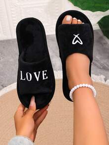 Dép đi trong nhà màu đen mềm mại, thêu họa tiết bất đối xứng, chữ LOVE và biểu tượng trái tim, đế mềm mại thân thiện với da, mang đến cảm giác ấm cúng dễ chịu. - Nhiều màu - Xem 2