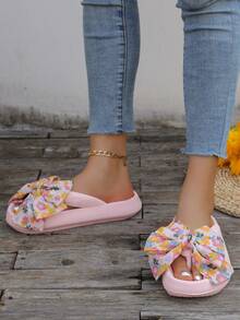 New Summer Women's Slip-On Sandals, Featuring Small Floral Bows And Soft Sole. Comfortable, Casual, Silent EVA Material Flip-Flops. Suitable For Beach, Seaside, Vacation And Travel. Can Be Worn Indoors And Outdoors. Available In Large Size. - 粉紅色(碎花) - 查看 3