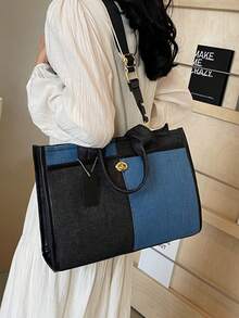 Este bolso de mano con doble asa es elegante, clásico y casual. Es espacioso, ligero y fácil de llevar. Su diseño cuadrado permite usarlo sobre el hombro. Esta bolsa de lona con estilo preppy presenta un diseño de bloques de color y tela lavada desgastada, lo que la convierte en un bolso de hombro/bolso de mano adecuado para viajes de compras, ir al trabajo, actividades al aire libre y uso en el campus. - Negro - Ver 6