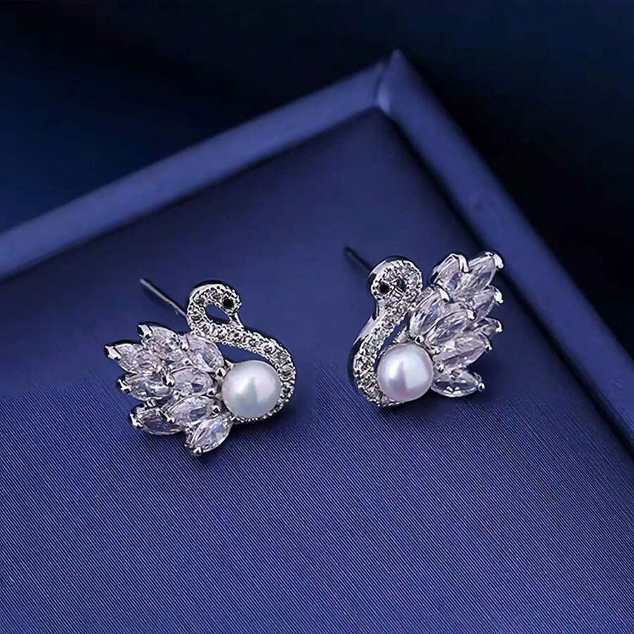 人造养殖淡水珍珠鹅形耳钉，简约锆石镶嵌镀金可爱耳环，女士款