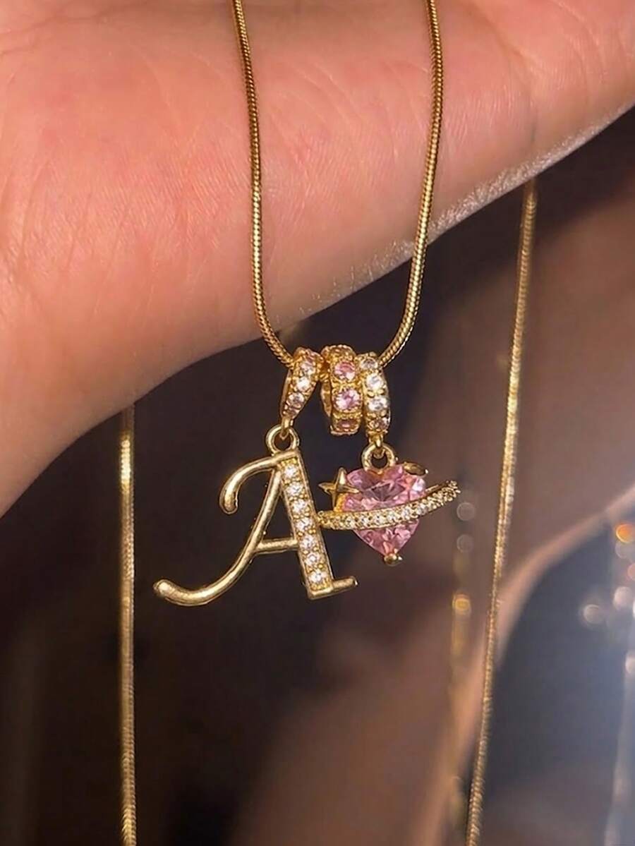 1件奢华个性化方形立方氧化锆精致手写字母粉色爱心吊坠金色不锈钢项链，简约字母名字项链，时尚礼物，送给女友、妈妈、家人、朋友、女儿，适合周年纪念日、情人节、母亲节、生日、毕业典礼、日常佩戴、婚礼、舞会等场合。 - 金黃色 - 查看 1