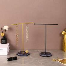 1 chiếc giá trưng bày bông tai và dây chuyền bằng gỗ họa tiết vân đá cẩm thạch - trắng - Xem 10