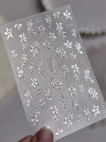 5D 浮雕銀色花卉美甲貼紙，金屬質感花卉自黏式美甲貼花，極簡優雅美學 DIY 美甲裝飾，適用於居家美甲、美甲沙龍美甲藝術與穿戴甲配件，1 張 - 銀色 - 查看 5