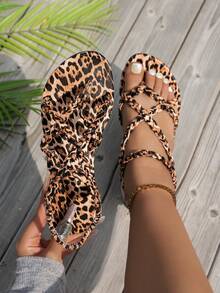 2026新款女士平底凉鞋，大码可选，豹纹编织设计，弹性后跟带，沙滩度假风，休闲时尚，百搭，防滑鞋底，露趾设计，夏季必备，海滩度假理想之选，一脚蹬设计，适合日常穿着、派对和户外活动，是送给时尚女性的理想情人节礼物。 - 棕色 - 查看 1