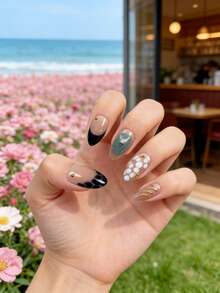 10片裝純手工短杏仁形美甲片套組，每片皆有手工溫度，微小差異即獨特，甜美女孩美甲，星星光暈花瓣設計，附1個美甲锉與1片果凍膠，手工穿戴式美甲片 - 彩色 - 查看 13