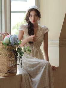 女士V领长款蕾丝连衣裙，A字廓形，优雅显瘦，春夏款 - 杏色 - 查看 7